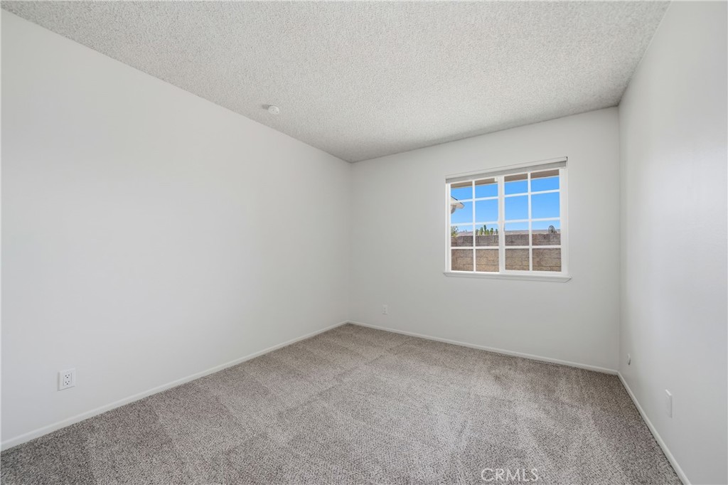 4605 E Silverleaf