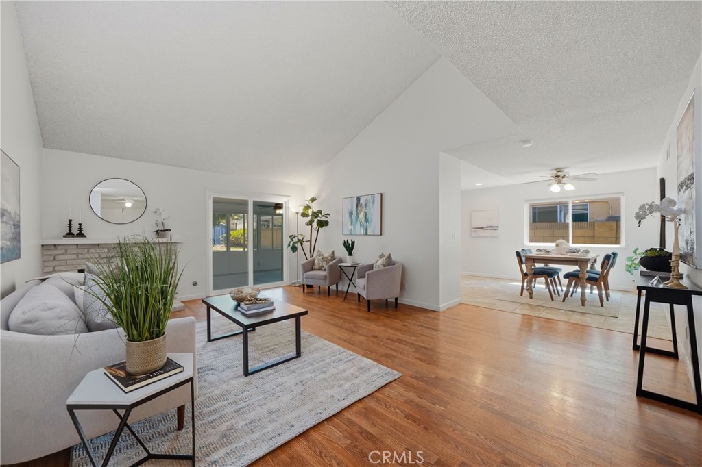 4605 E Silverleaf
