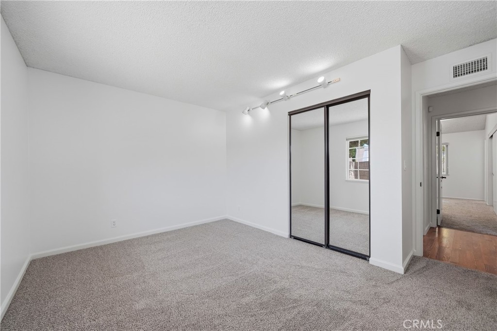 4605 E Silverleaf