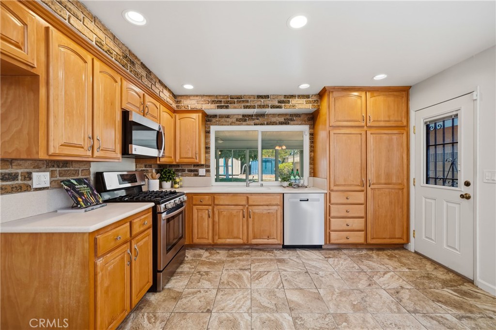 4605 E Silverleaf