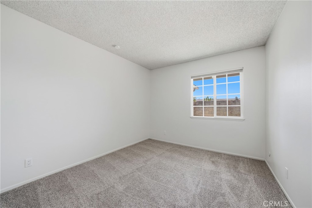 4605 E Silverleaf