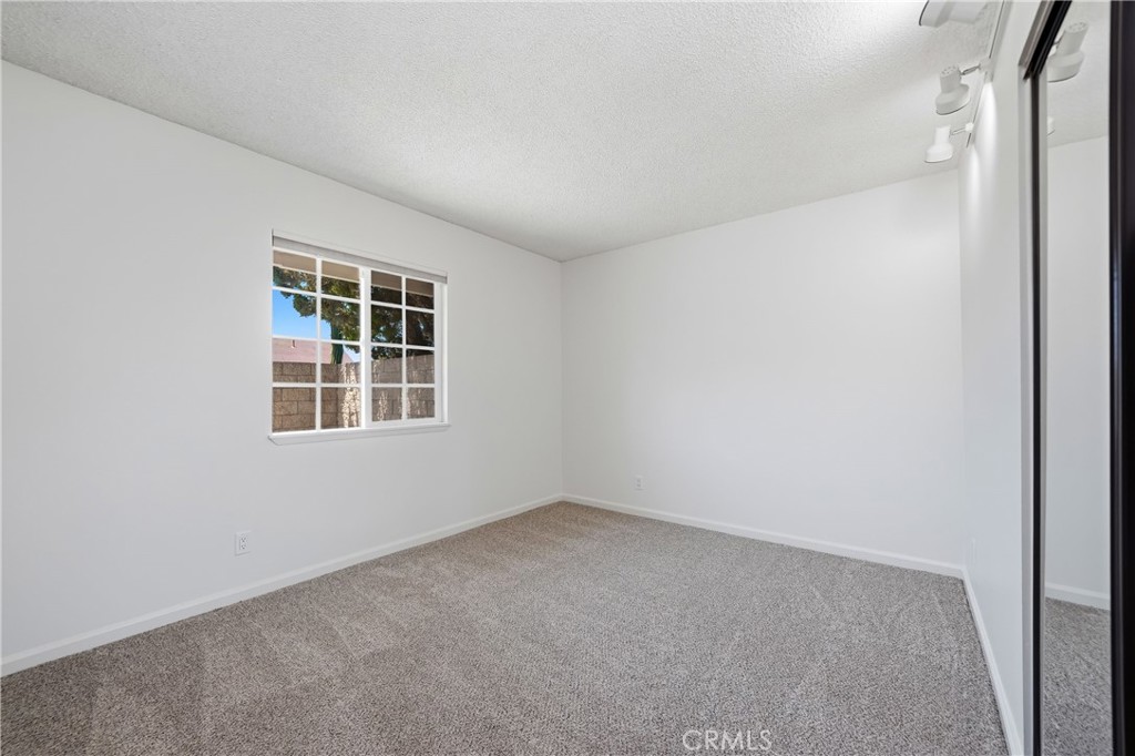 4605 E Silverleaf