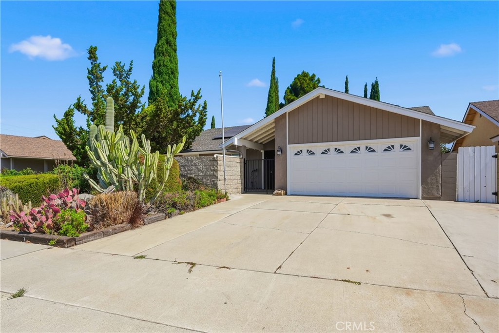 4605 E Silverleaf
