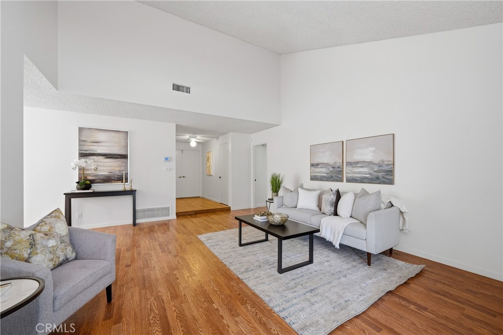 4605 E Silverleaf