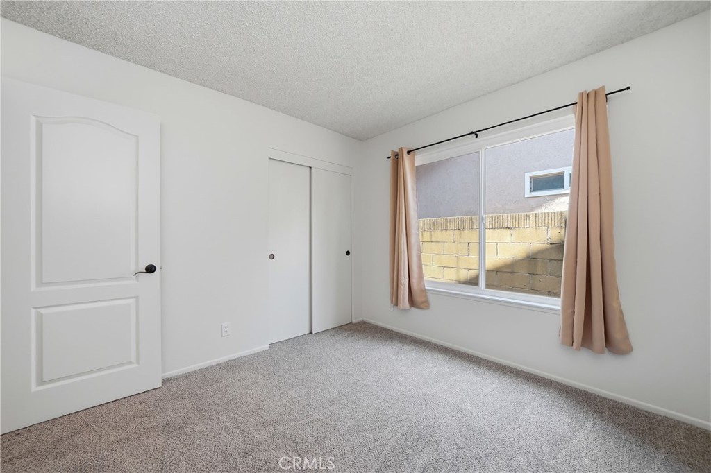 4605 E Silverleaf