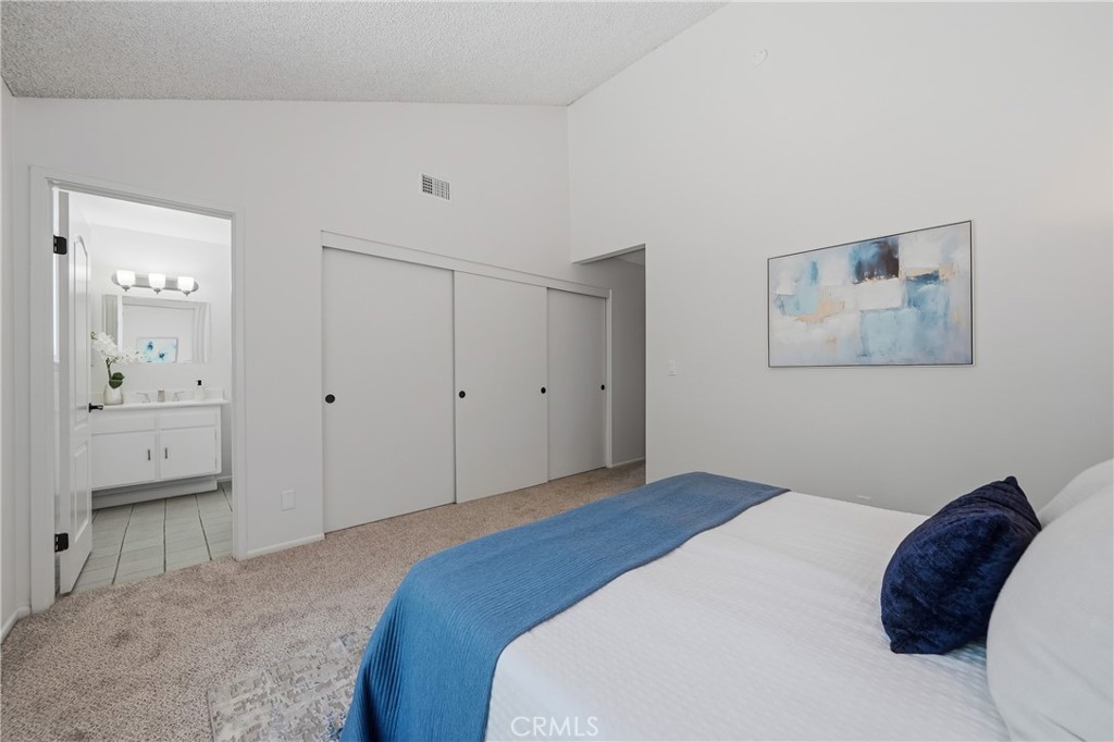 4605 E Silverleaf