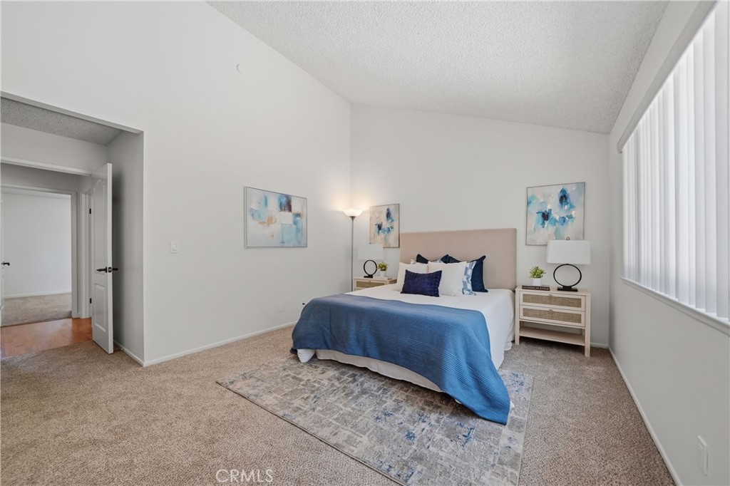 4605 E Silverleaf