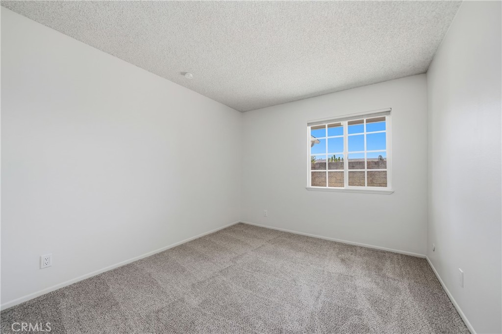 4605 E Silverleaf