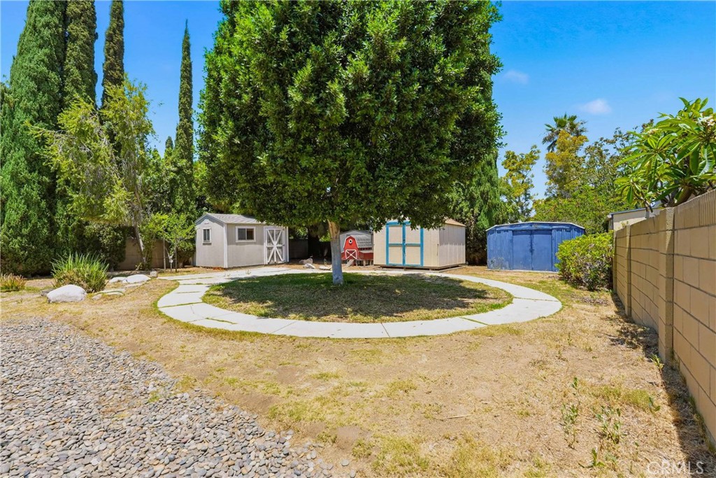 4605 E Silverleaf