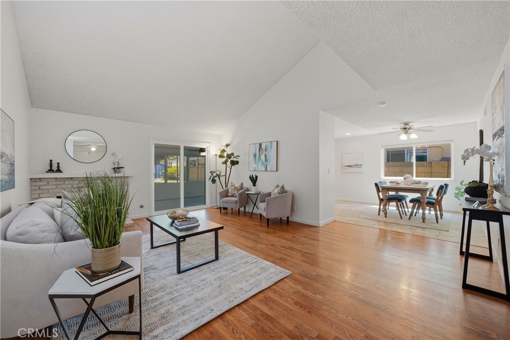 4605 E Silverleaf