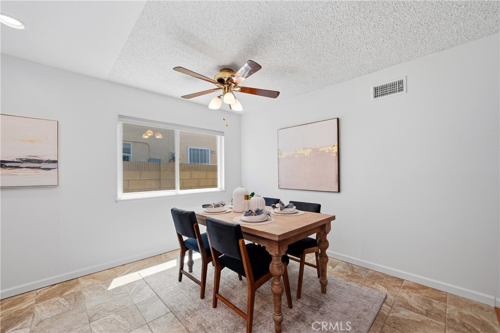 4605 E Silverleaf
