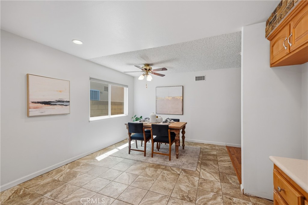 4605 E Silverleaf