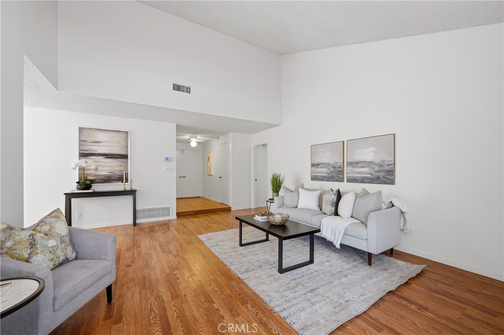 4605 E Silverleaf