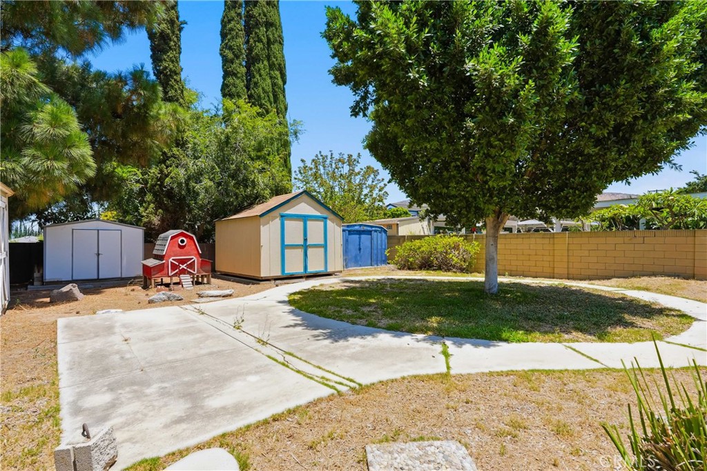4605 E Silverleaf