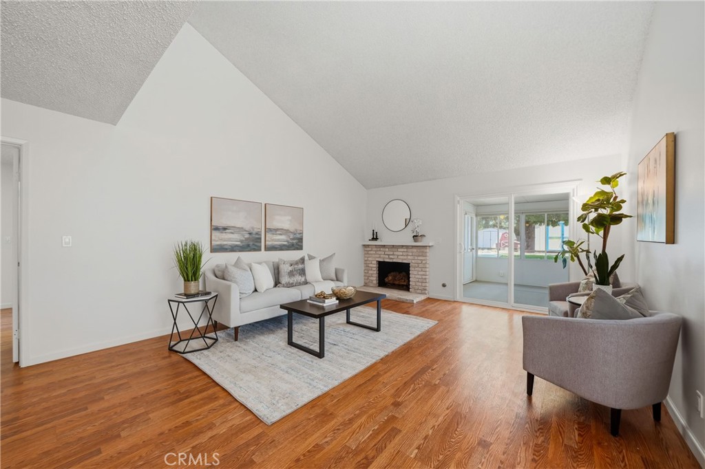4605 E Silverleaf