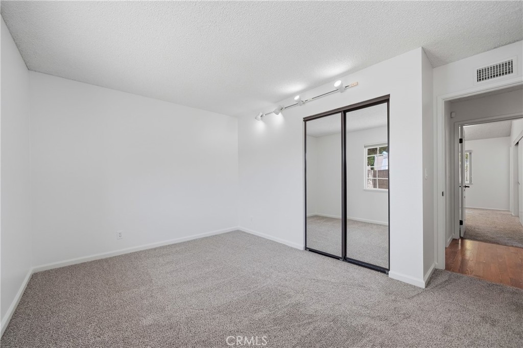 4605 E Silverleaf