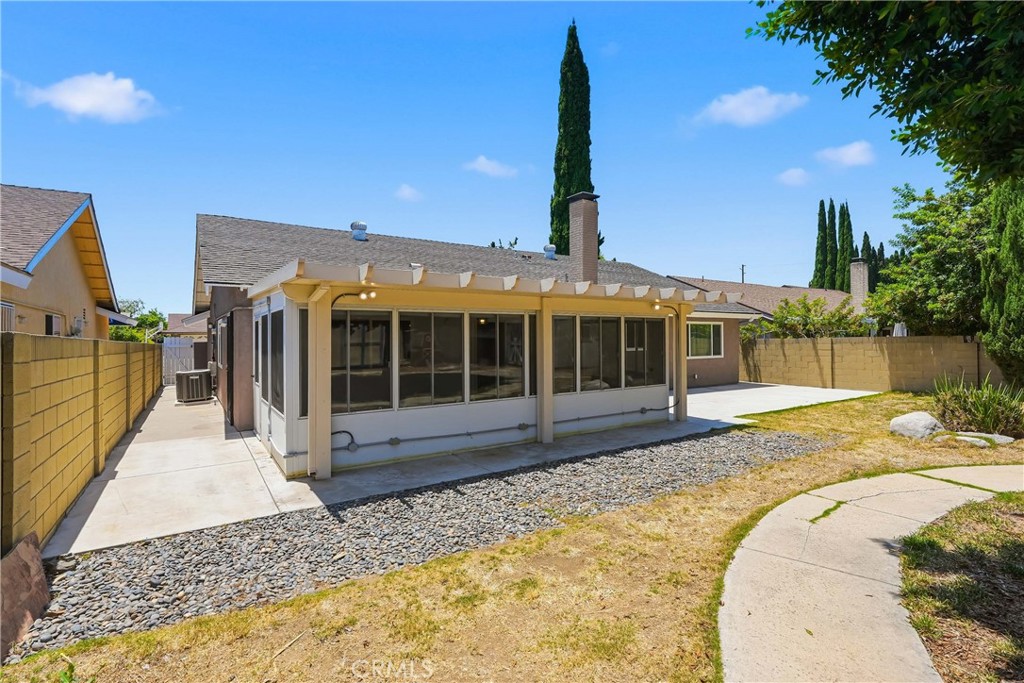 4605 E Silverleaf