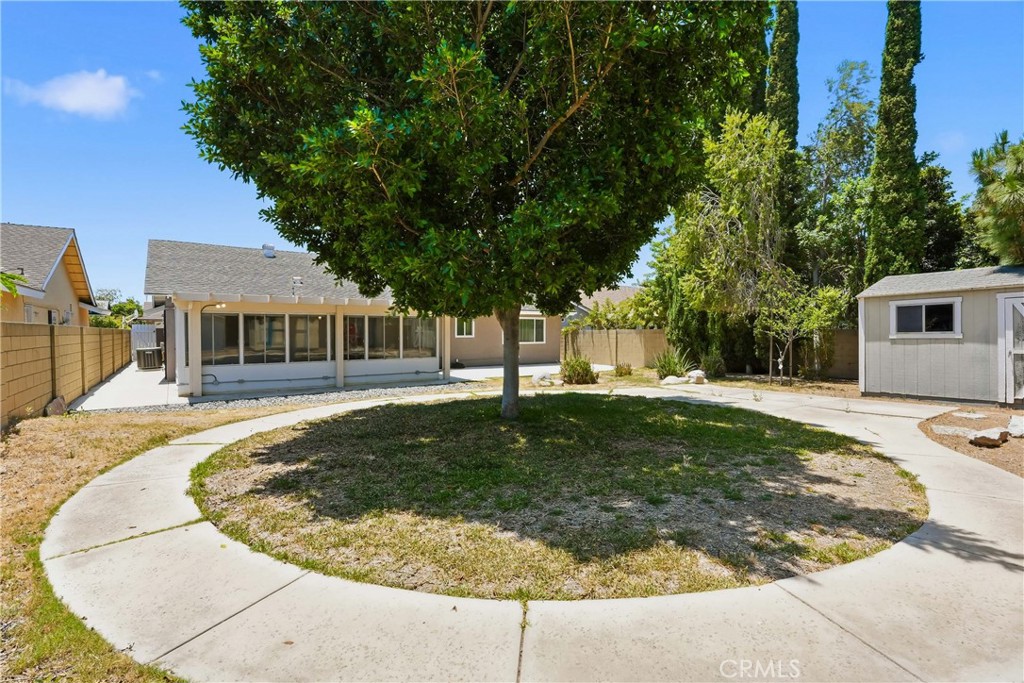 4605 E Silverleaf