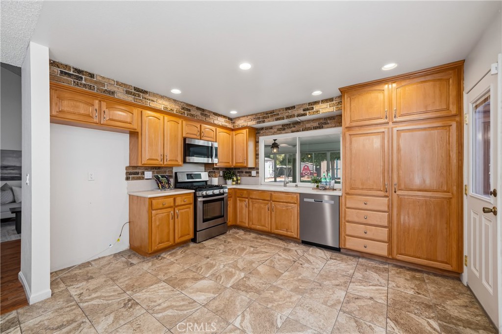 4605 E Silverleaf