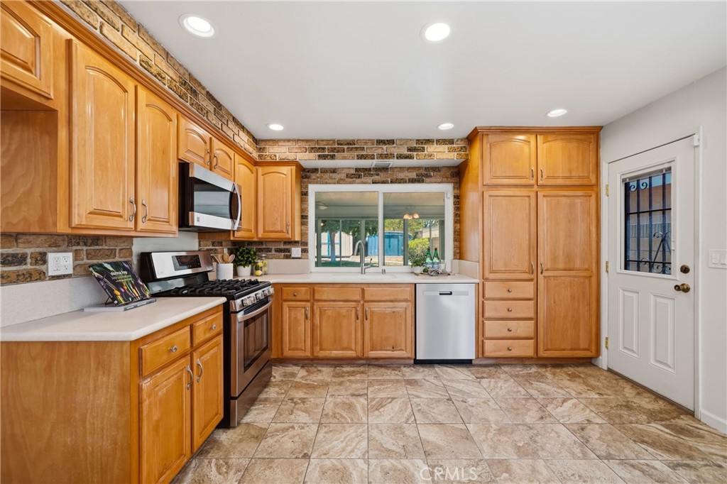 4605 E Silverleaf