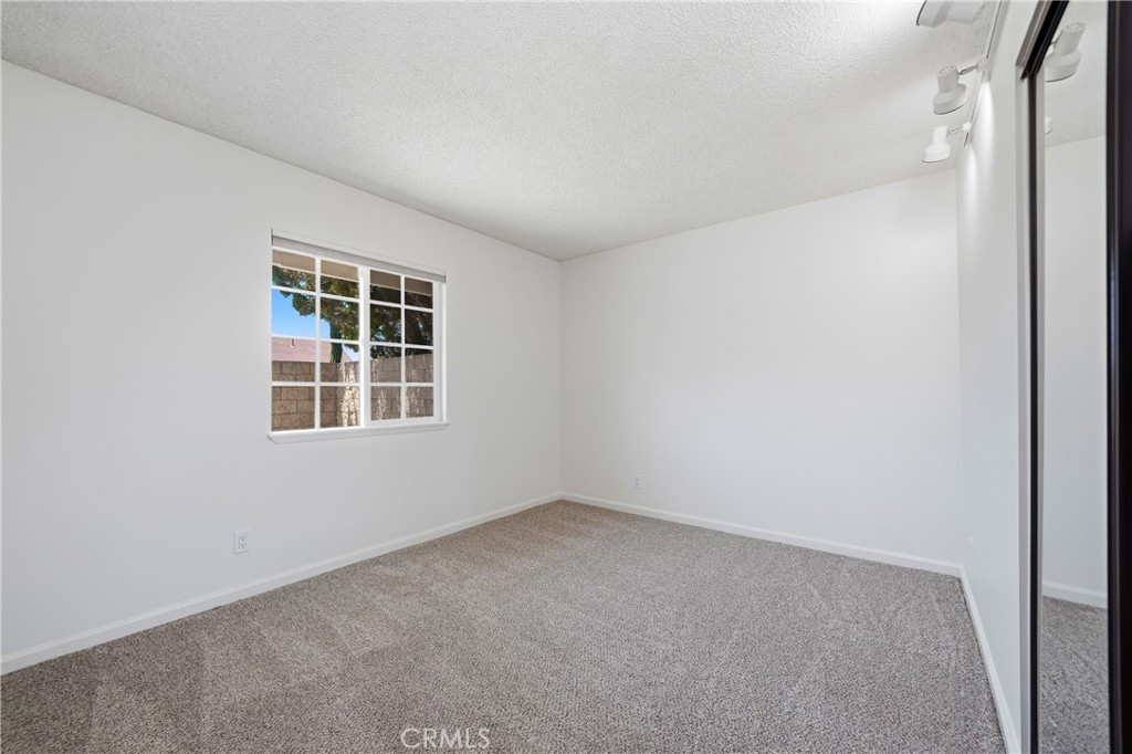 4605 E Silverleaf