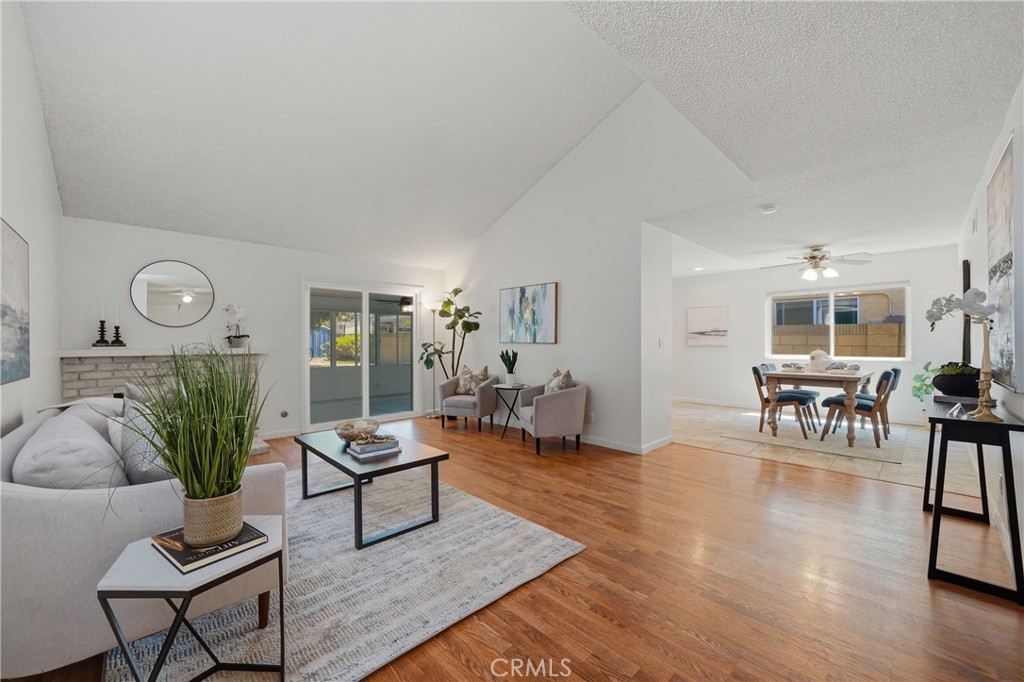 4605 E Silverleaf