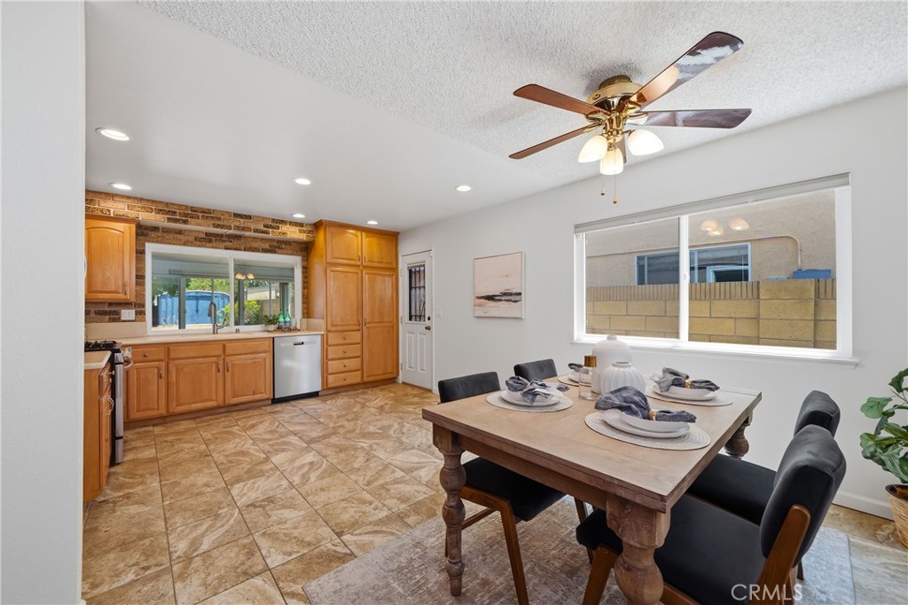 4605 E Silverleaf