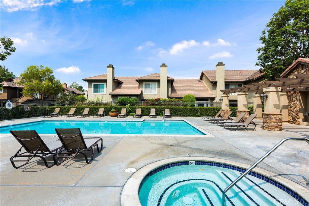 8131 E Oak Ridge