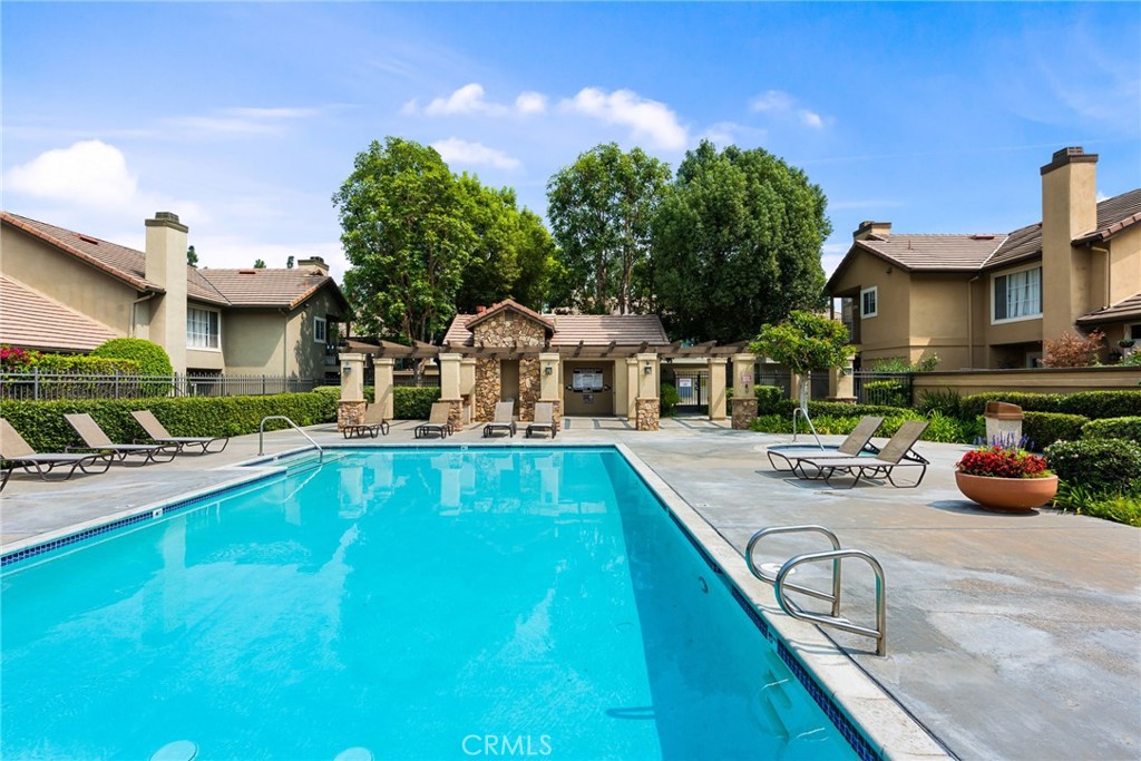 8131 E Oak Ridge