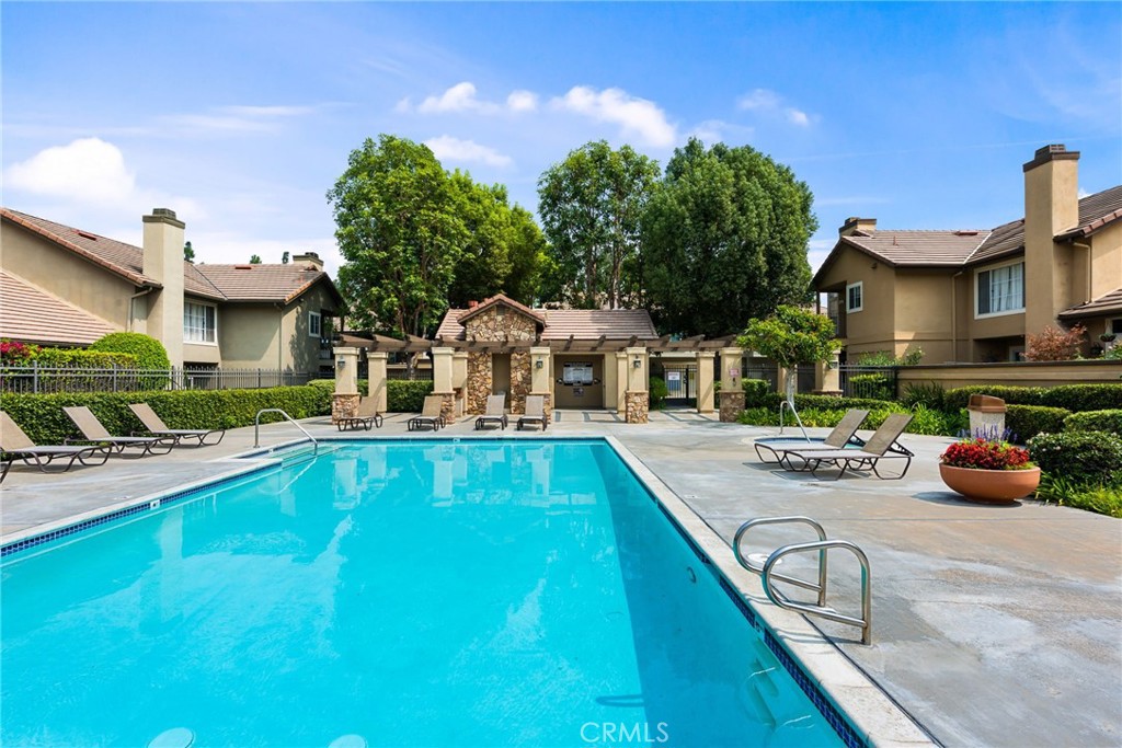 8131 E Oak Ridge
