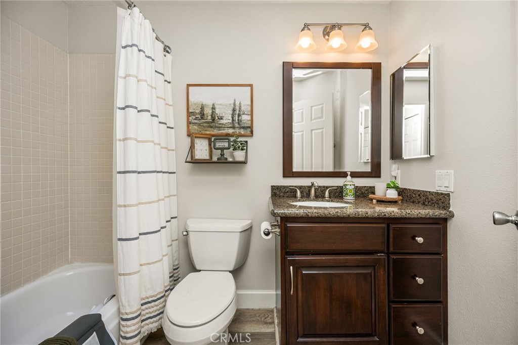 8131 E Oak Ridge