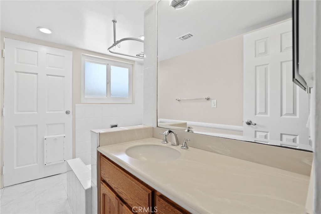2932 Bostonian