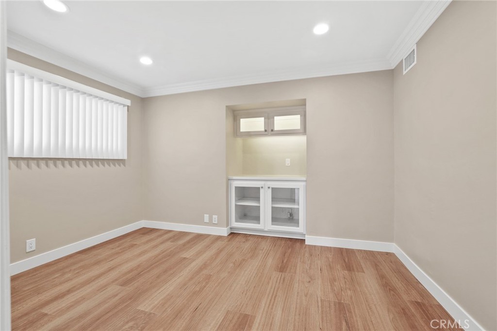 2932 Bostonian