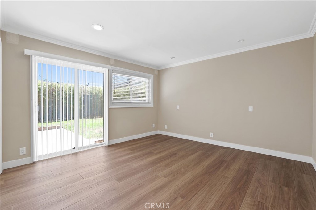 2932 Bostonian