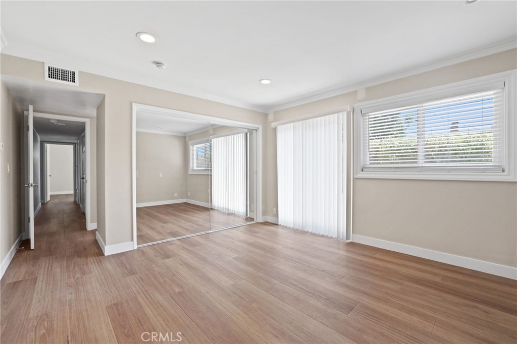 2932 Bostonian