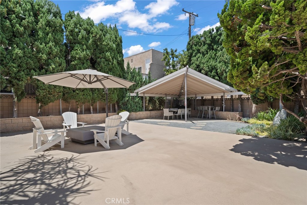 3819 East Livingston Drive 9