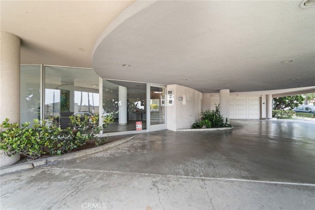 3819 East Livingston Drive 9