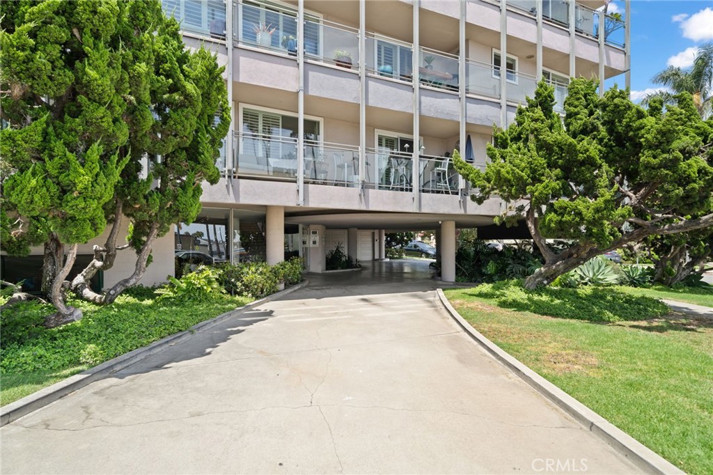 3819 East Livingston Drive 9