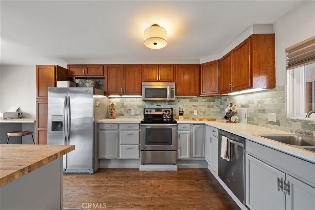 3819 East Livingston Drive 9