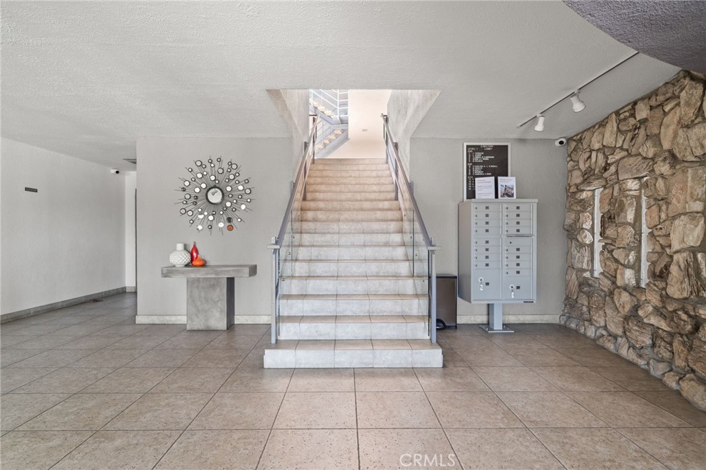 3819 East Livingston Drive 9