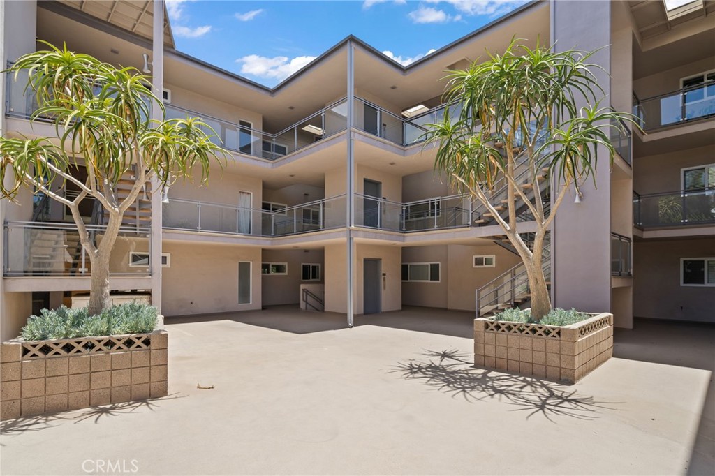 3819 East Livingston Drive 9