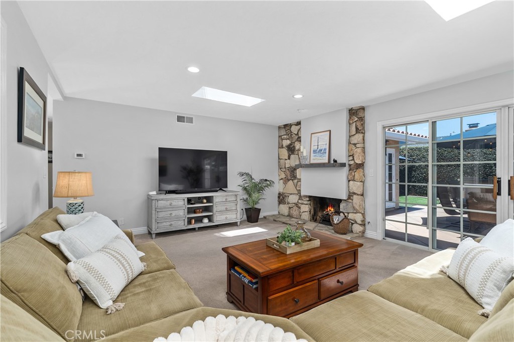 4589 Hazelnut Avenue