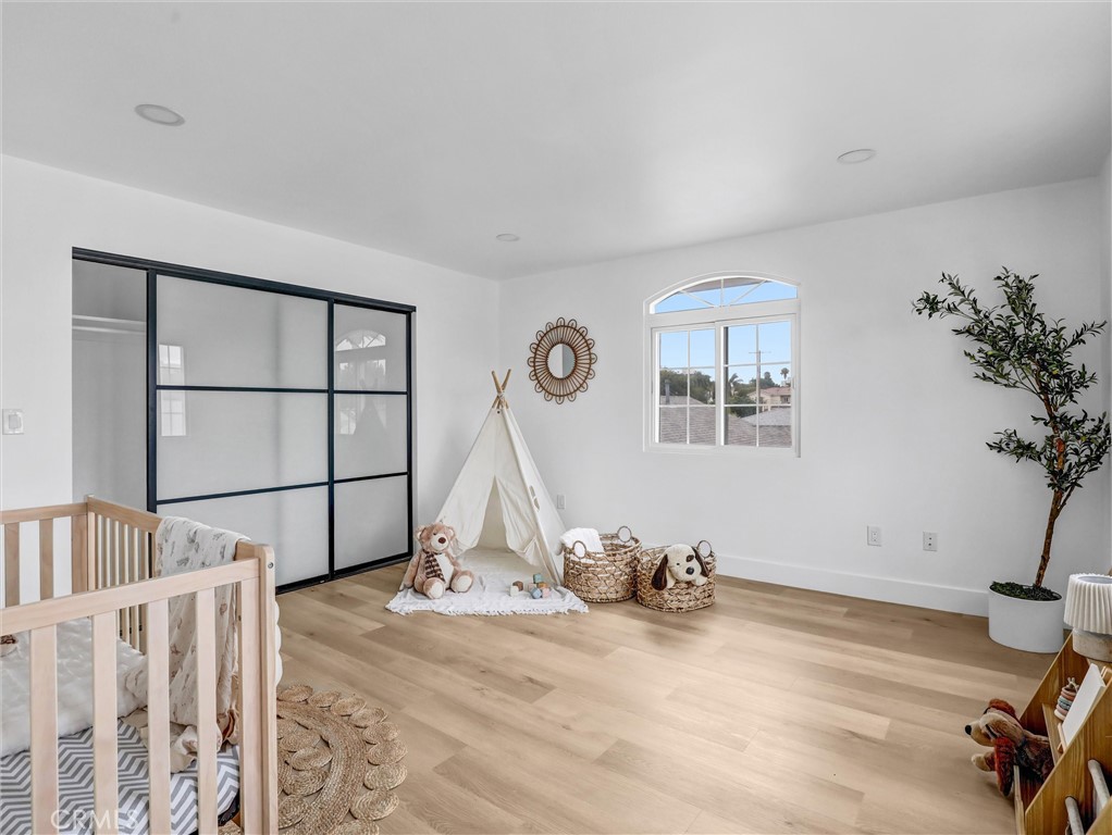 8831 Glider Avenue