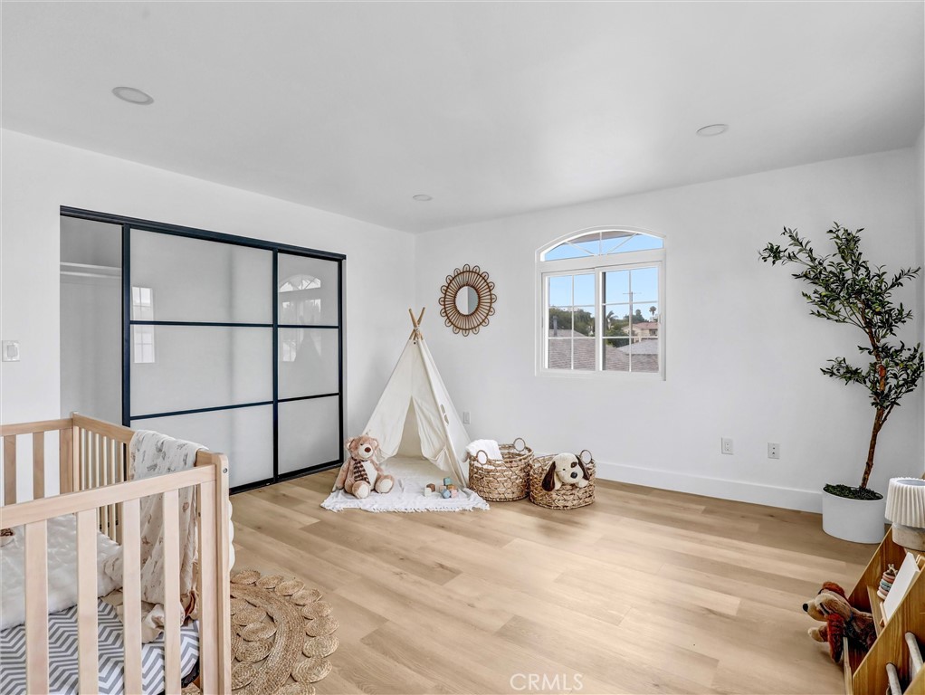 8831 Glider Avenue