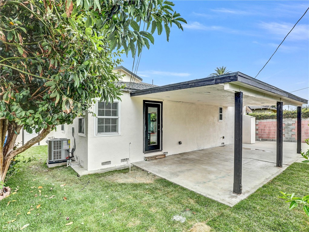 8831 Glider Avenue