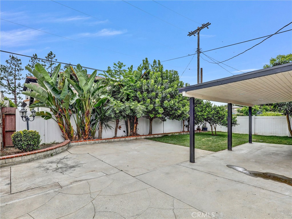 8831 Glider Avenue