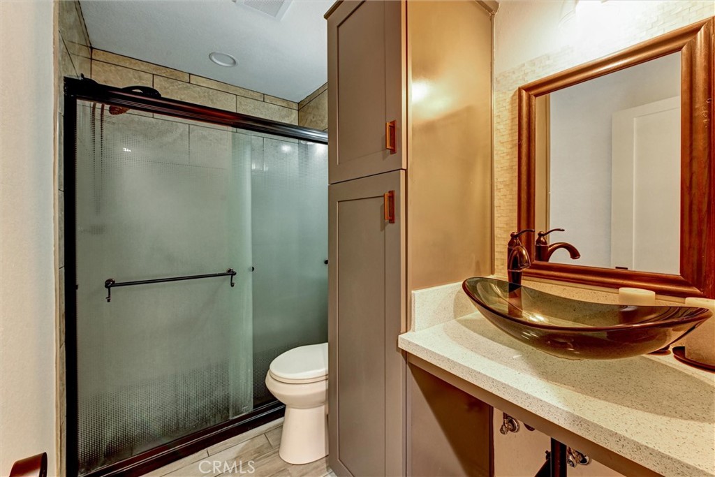 2101 E 21st