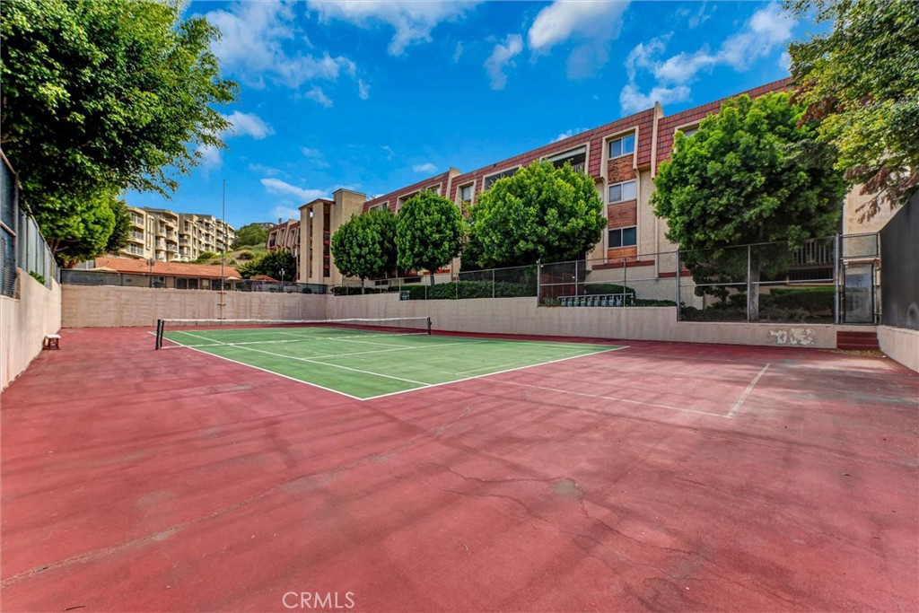 2101 E 21st