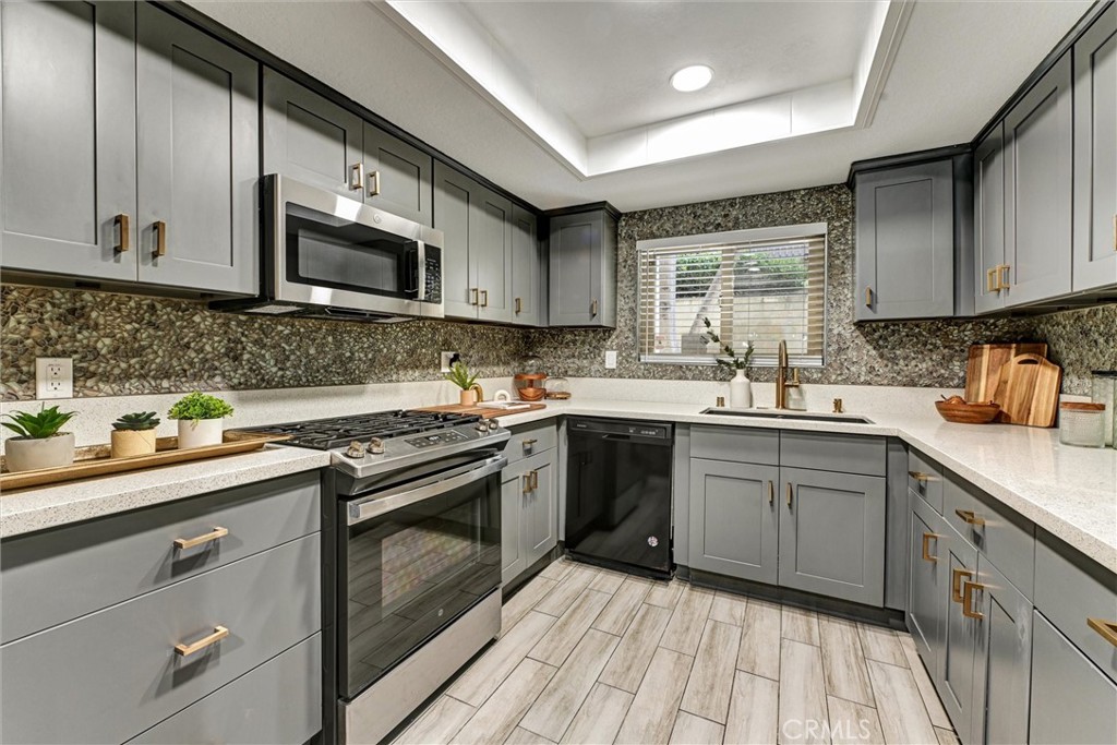 2101 E 21st