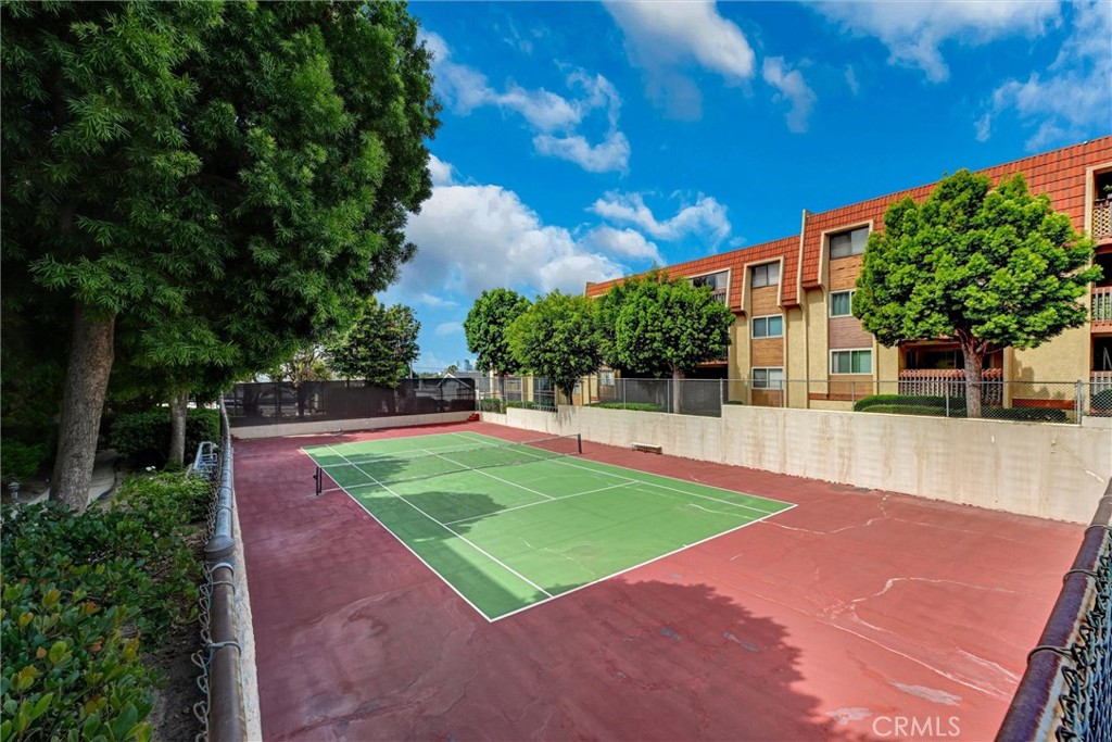 2101 E 21st